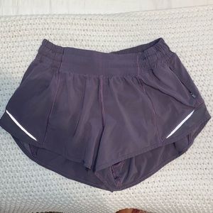Size 4 lulu lemon hotty hot shorts 2.5 inseam